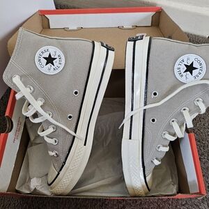 Converse Unisex high top. Chuck 70. Mens 4, Womens 6. Like new.